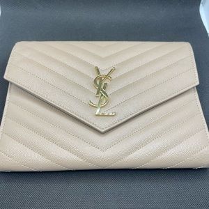 YSL envelope clutch 😍